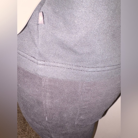 Converse Black Crewneck Sweater with Iconic Logo - Picture 9 of 10